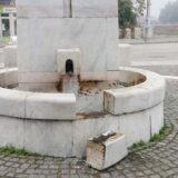 Oskrnavljena spomen česma u centru Leskovca 2