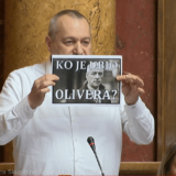 Srđan Milivojević pita kada će predsednik SNS, Aleksandar Vučić, podneti ostavku: Poslanik DS ukazao na otvorena pitanja posle iznete odbrane Veljka Belivuka 6