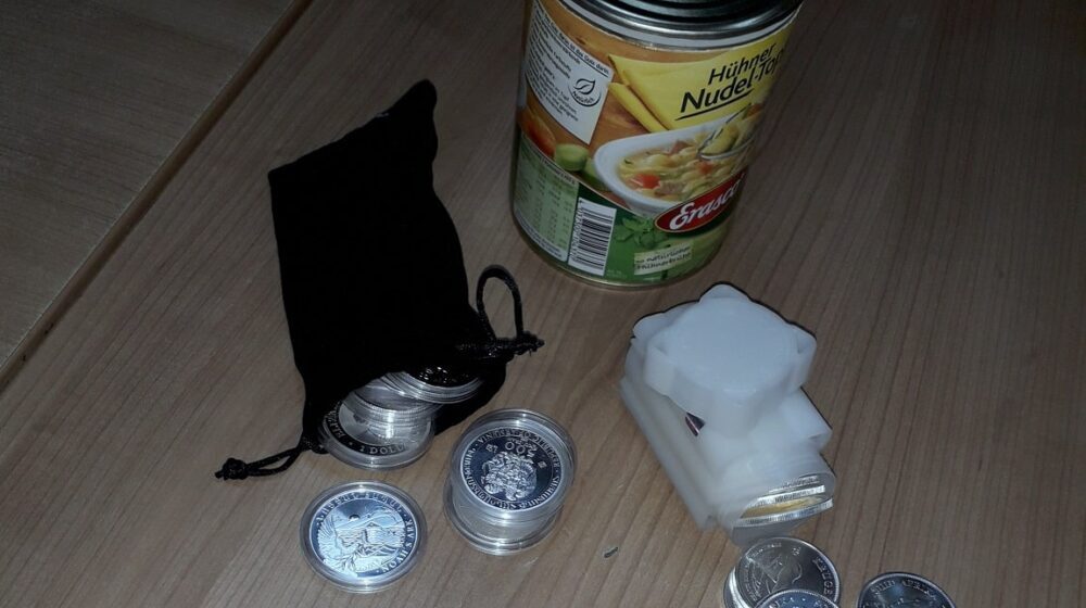 Na prelazu Preševo pokušao da prokrijumčari 37 srebrnih kovanica u konzervi nudli 1