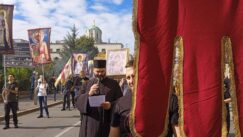 "Litija za spas Srbije": Molitve, ikone i kađenje - učesnici prošetali rutom Prajda (VIDEO; FOTO) 3