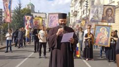 "Litija za spas Srbije": Molitve, ikone i kađenje - učesnici prošetali rutom Prajda (VIDEO; FOTO) 5