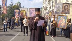 "Litija za spas Srbije": Molitve, ikone i kađenje - učesnici prošetali rutom Prajda (VIDEO; FOTO) 5