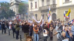 "Litija za spas Srbije": Molitve, ikone i kađenje - učesnici prošetali rutom Prajda (VIDEO; FOTO) 6