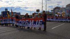 "Litija za spas Srbije": Molitve, ikone i kađenje - učesnici prošetali rutom Prajda (VIDEO; FOTO) 13