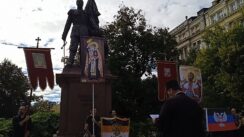 "Litija za spas Srbije": Molitve, ikone i kađenje - učesnici prošetali rutom Prajda (VIDEO; FOTO) 18