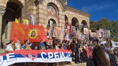 "Litija za spas Srbije": Molitve, ikone i kađenje - učesnici prošetali rutom Prajda (VIDEO; FOTO) 21