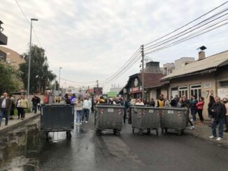 Završen protest građana Mirijeva koji su ponovo blokirali ulicu zbog izlivanja fekalija (VIDEO, FOTO) 2
