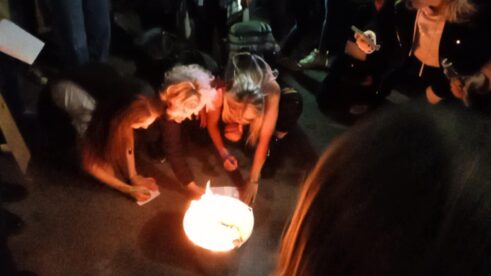 viber_image_2022-10-14_22-21-13-327 Četvrti protest zbog Informerovog intervjua sa silovateljem: Organizatorke poručile - "Vidimo se ponovo" (VIDEO, FOTO) 10