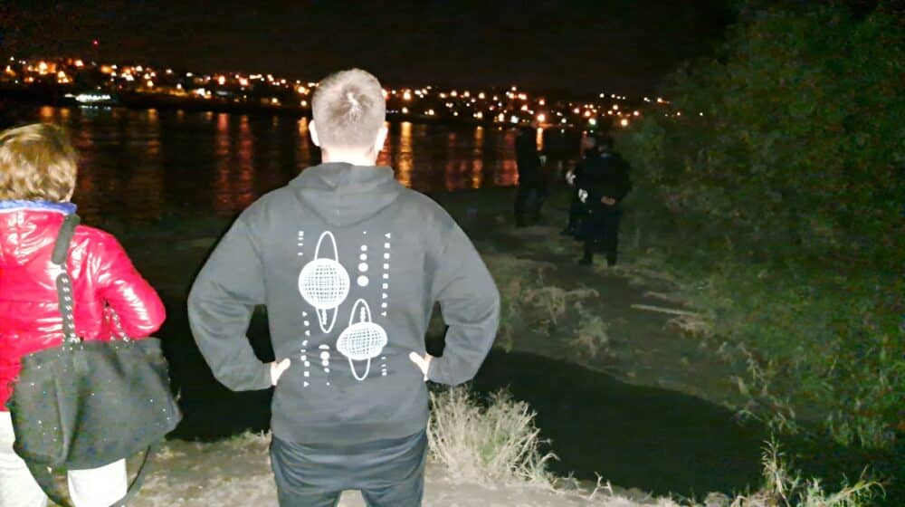 Policija po mraku opkollila aktiviste na Šodrošu 1