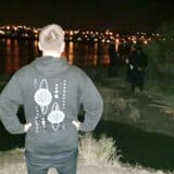 Policija po mraku opkollila aktiviste na Šodrošu 6