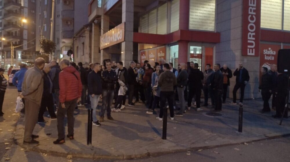 Poruka sa protesta u Kragujevcu: "Odmah pustiti grejanje, ili će uslediti radikalizacija"(FOTO) 1