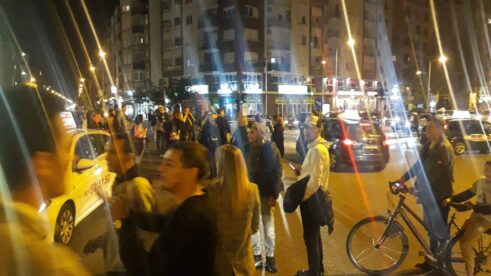 viber_image_2022-10-23_19-39-01-584 Protest na Šodrošu: Više osoba uhapšeno, ima povređenih (FOTO; VIDEO) 9