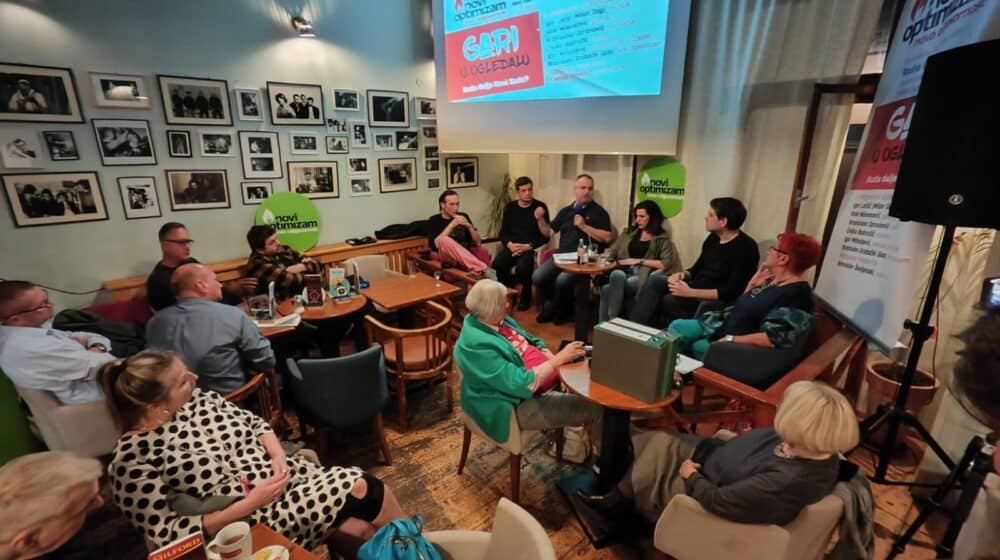 Održana tribina "Gari u ogledalu; Kuda dalje Novi Sade?": Novi Sad okupiran grad, mladima nije dat razlog da se uključe u borbu (VIDEO) 1