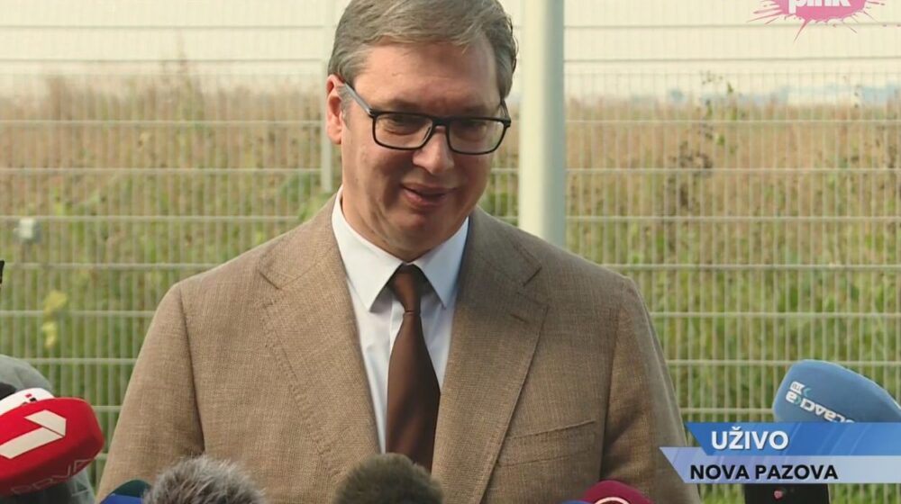 Vučić o tome da li je "bio sam kao siroče": Jadni su oni koji to tvrde, na večeri sam sedeo pored Makrona 1