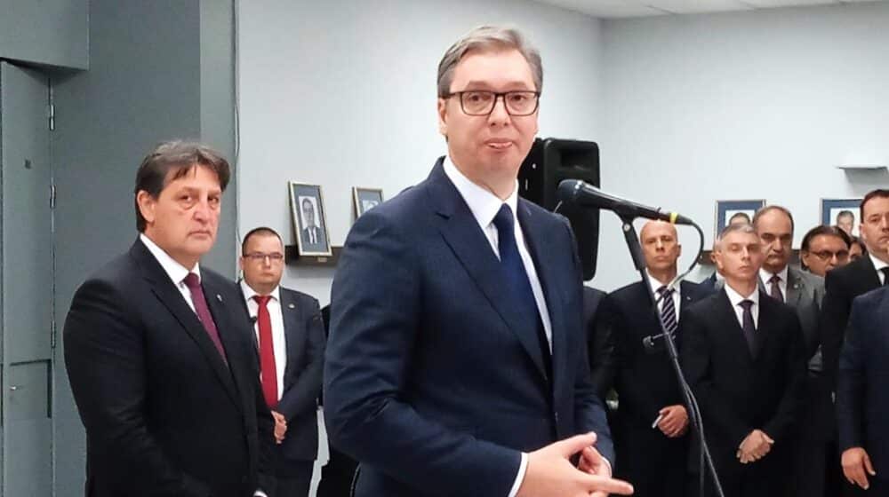 Šta je sve Vučić rekao "prvi put otvoreno" pripadnicima BIA: Sankcije su kao mokri malj, Zoranine izjave su za unutarstranačke organe 1