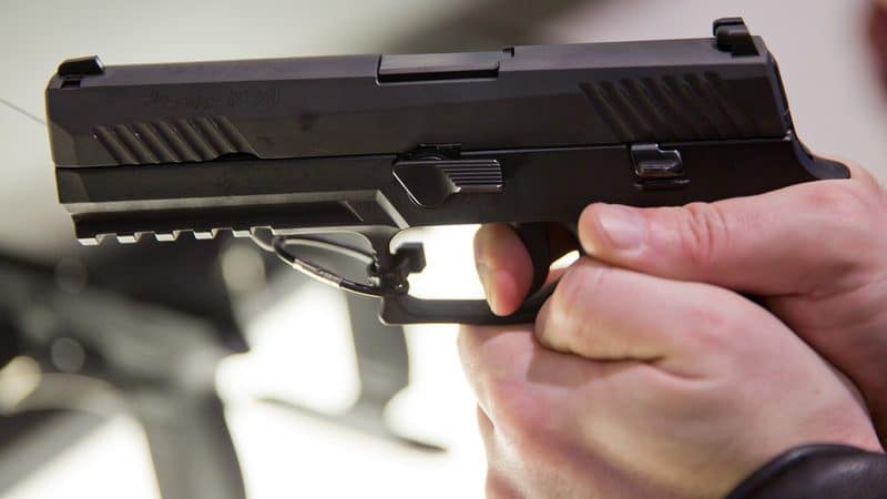 "Prsti pokreću okidač, ali često i okidač pokreće prste“ 1