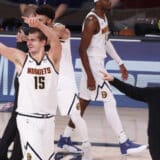 Melouna muči Jokićev zglob 11