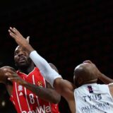 Aleks Tajus blizu Asvela 5