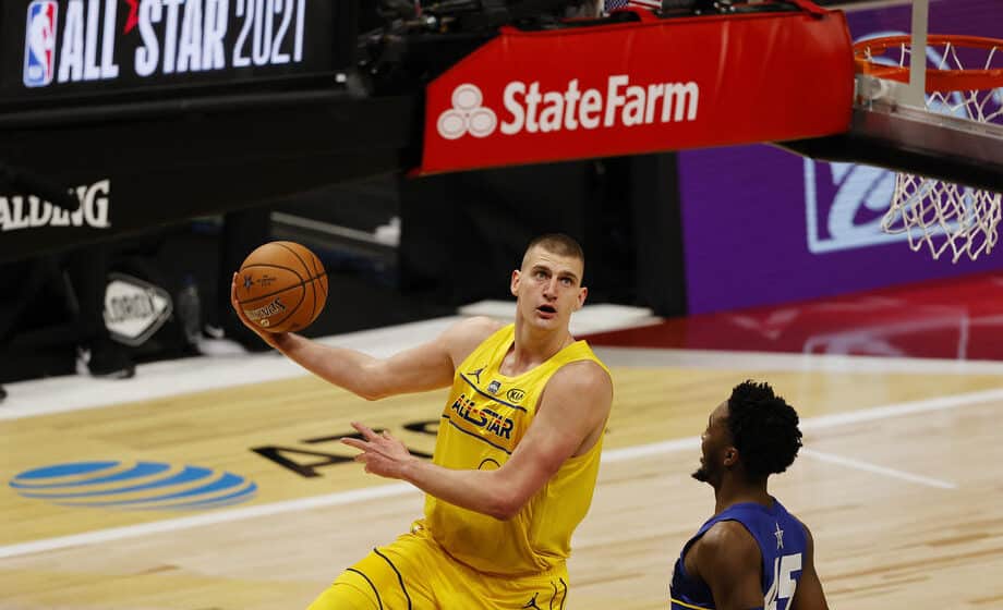 (VIDEO) "Sombor shuffle": Jokić fintira čuvare i opet rešeta, Denver ponovo pobeđuje 1