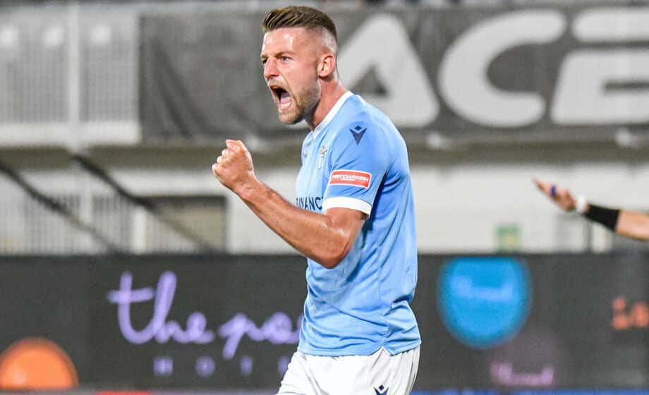 Piksi trlja ruke, SMS ponovo igrač kola Serije A 1