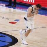 (VIDEO) Čaša puna leda promašila Dončića: Košarkaš Dalasa meta incidenta u Njujorku 13