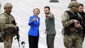 Evropska unija (EU) razmatra tri opcije za zadovoljavanje finansijskih potreba Ukrajine, uključujući kredit korištenjem zamrznute ruske imovine, za sledeću i godinu nakon toga, dok blok pokušava ublažiti efekte smanjenja američke podrške Kijevu.