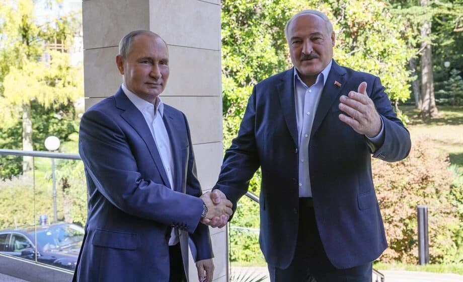 Putin i Lukašenko među građanima kod Sankt Peterburga 1