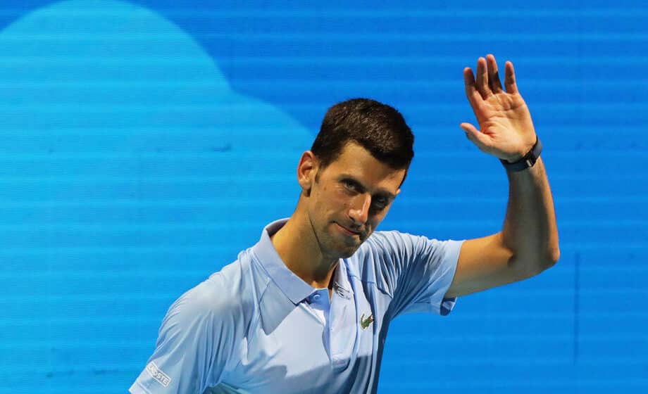 (VIDEO) Novak prekinuo trening i poneo kofer prolaznici: Đoković u epizodi "kao sav normalan svet" 1