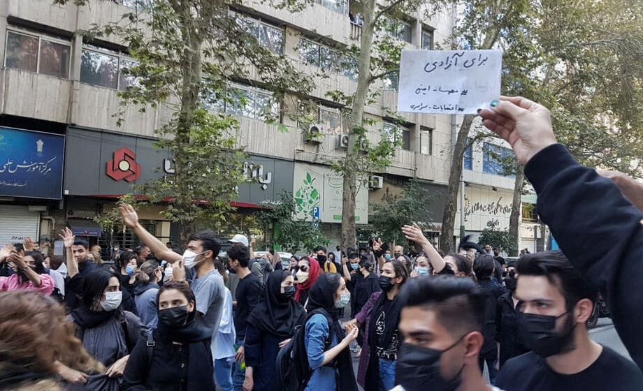 Kancelarija UN poziva Iran da oslobodi privedene mirne demonstrante 1