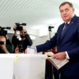 Dodik sa Lukasom pevao „Romaniju“, Trivić uz trubače slavila na Trgu u Banjaluci 12