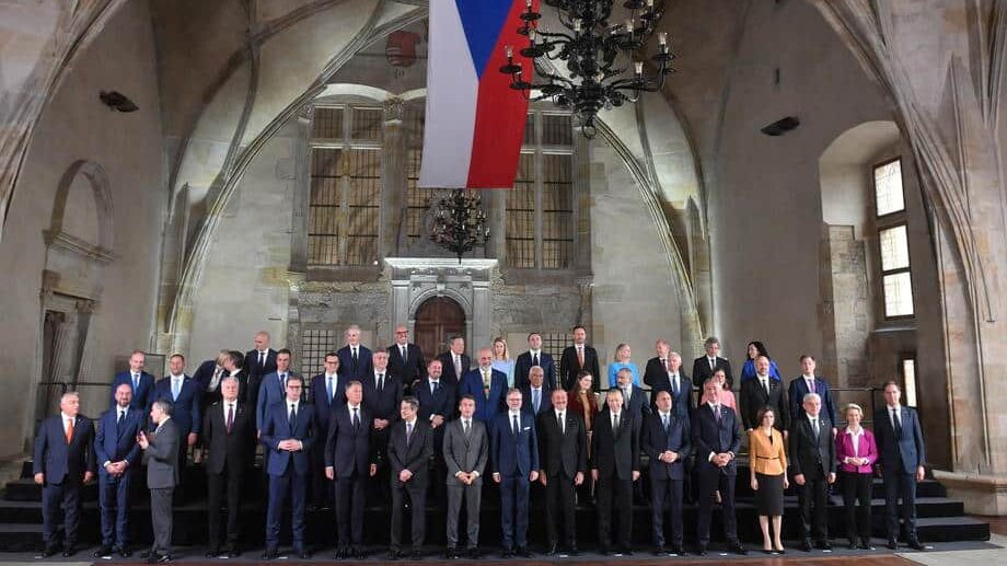 Da li je prvi samit Evropske politčke zajednice ispunio očekivanja? 2