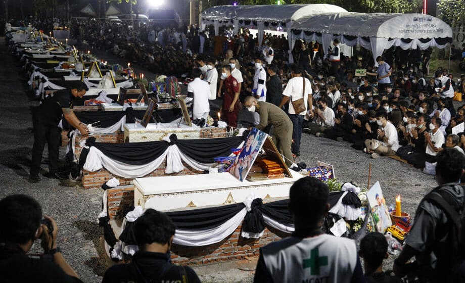 Kremirano 37 žrtava masakra na Tajlandu (FOTO) 1