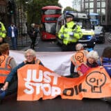 (VIDEO) Eko aktivistkinje posule supu na sliku Van Goga u Nacionalnoj galeriji u Londonu 7