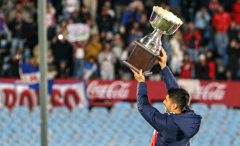 (VIDEO) Potpisao za omiljeni klub, pa mu doneo titulu: Suarez u Nasionalu ispunio sve svoje novogodišnje želje 1