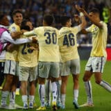 (VIDEO) Kao navijači na tribini: Fudbaleri Portoa zaljuljali avion slaveći Atletikov promašen penal 4