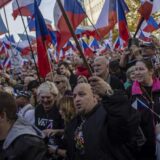 Desetine hiljada Čeha protestovalo u Pragu protiv vlade, EU i pomoći Ukrajini 4