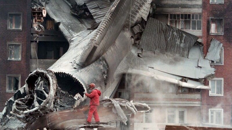 Ruski avion se srušio na kuću u Irkutsku, poginula dva pilota 1