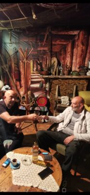 Šta vole da jedu radnici Ziđina u majdanpečkim restoranima: Ugostitelj se dosetio pa sve preliva slatko - ljutim sosevima 3