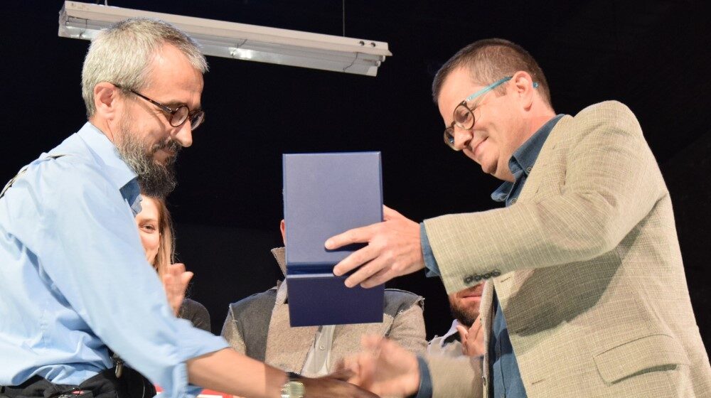 Otvorеni 31. Dani Zorana Radmilovića u Zajеčaru: Zoranov brk Darku Cvijеtiću 1