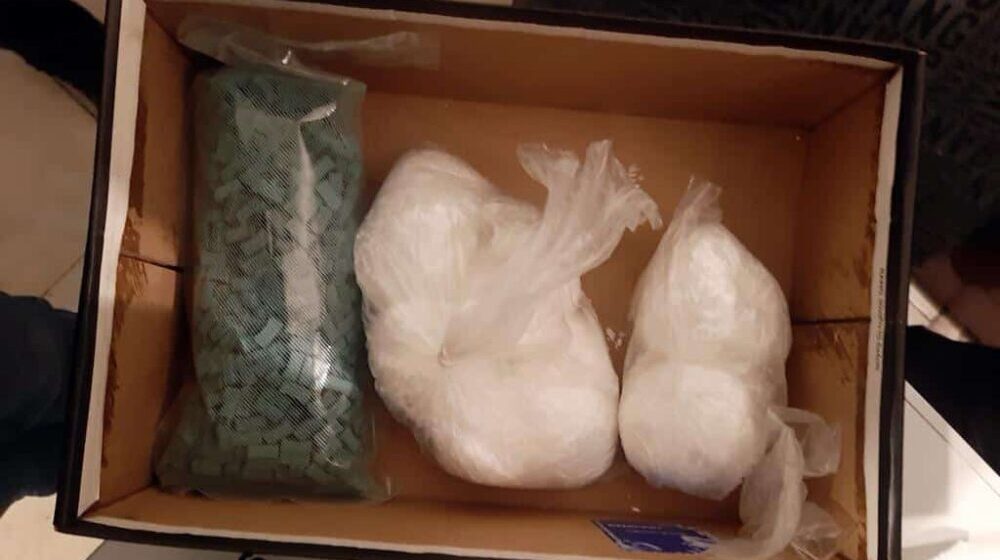 Dva Novosađanina držala u stanu više od dva kilograma narkotika 1