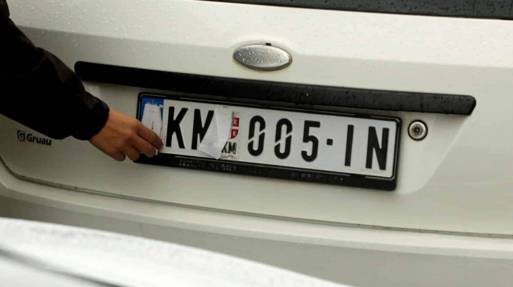 Kurti na zahtev SAD odložio primenu odluke o preregistraciji: Kažnjavanje vozila sa srpskim tablicama za 48 sati 1
