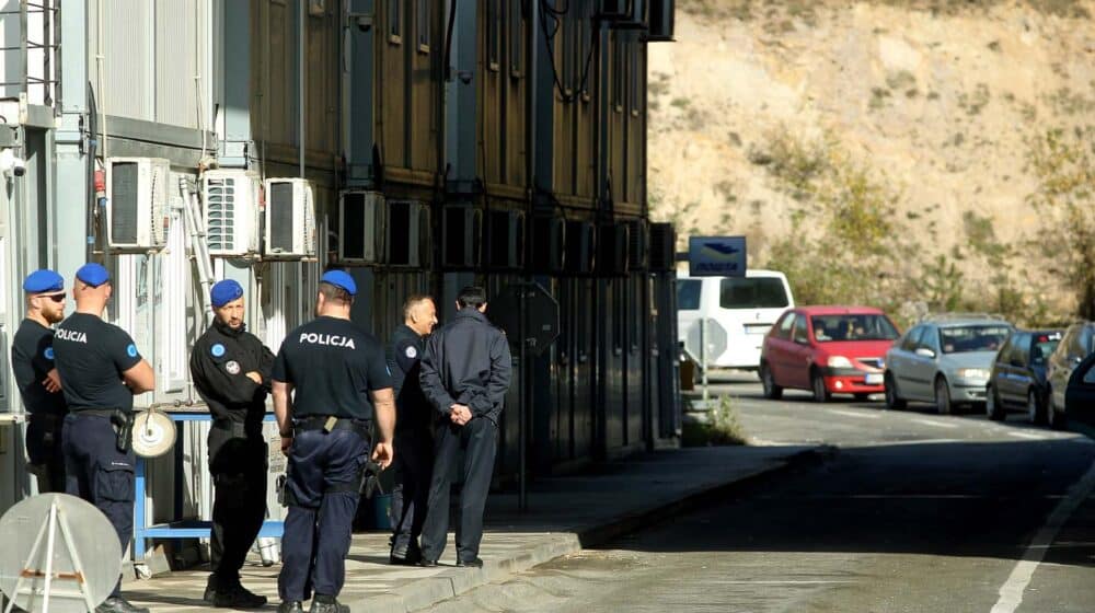 Albanian post: SAD izrazile zabrinutost da izlazak Srba iz kosovskih institucija stvara potencijal za dalje povećanje napetosti na terenu 1