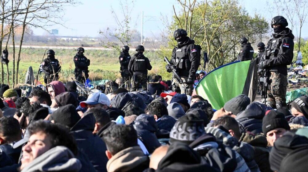 Tiho podgrevanje ksenofobije: Hapšenje svih migranata u Horgošu, isto što i reći da su svi navijači Partizana članovi Belivukove grupe 1