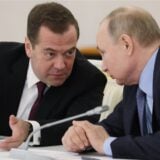 “Borimo se protiv nacističkih narkomana, stanovnika propale zapadne imperije kojima pljuvačka teče niz bradu…”: Medvedev o razlozima rata u Ukrajini 8
