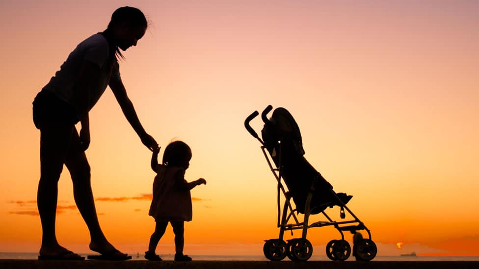 Srbija, razvod i alimentacija: Samohrani roditelji i život bez oslonca 4 A single mum and her child (stock image)