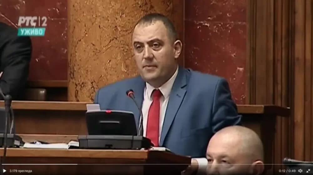 Poslanik SNS Milimir Vujadinović priznao da je na spisku botova 1