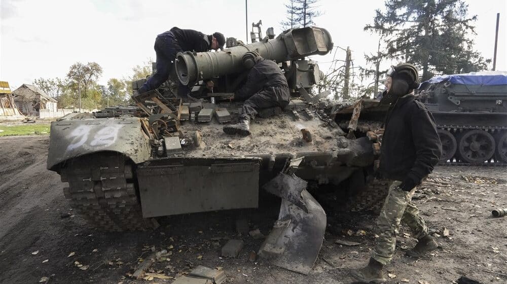 Pogledajte snimak kako su Ukrajinci uništili ruski tenk (VIDEO) 1
