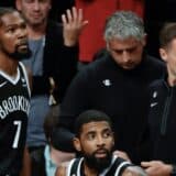 Irving donira pola miliona dolara jer je reklamirao antisemitski film 11