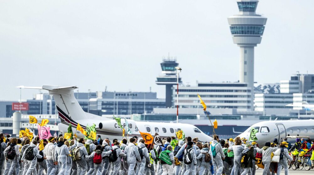 Nekoliko stotina ekoloških aktivista uhapšeno na aerodromu u Amsterdamu 1
