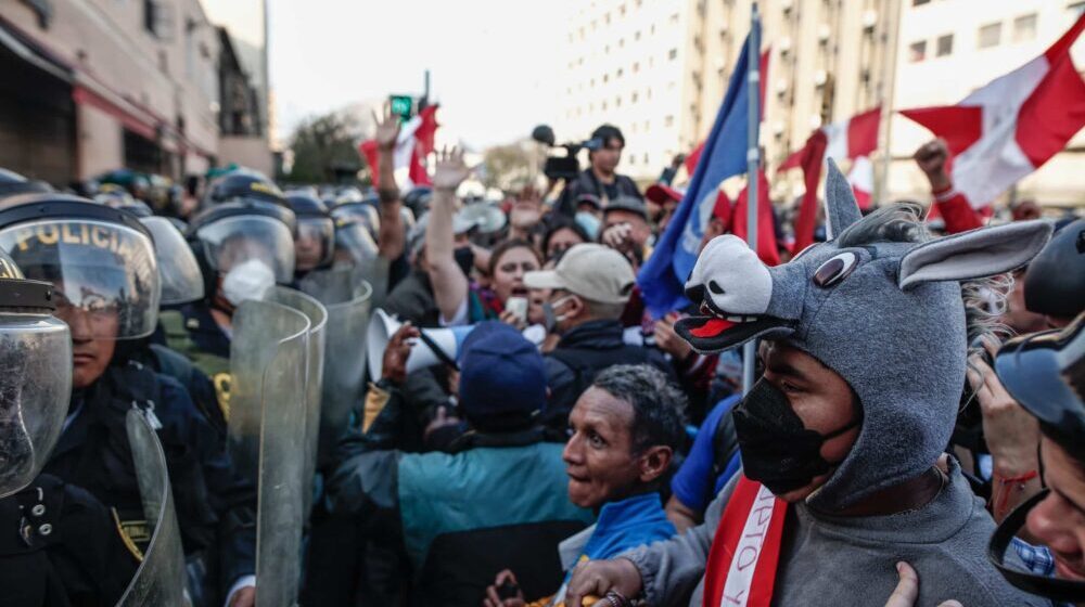 Hiljade ljudi na demonstracijama protiv predsednika Perua 1
